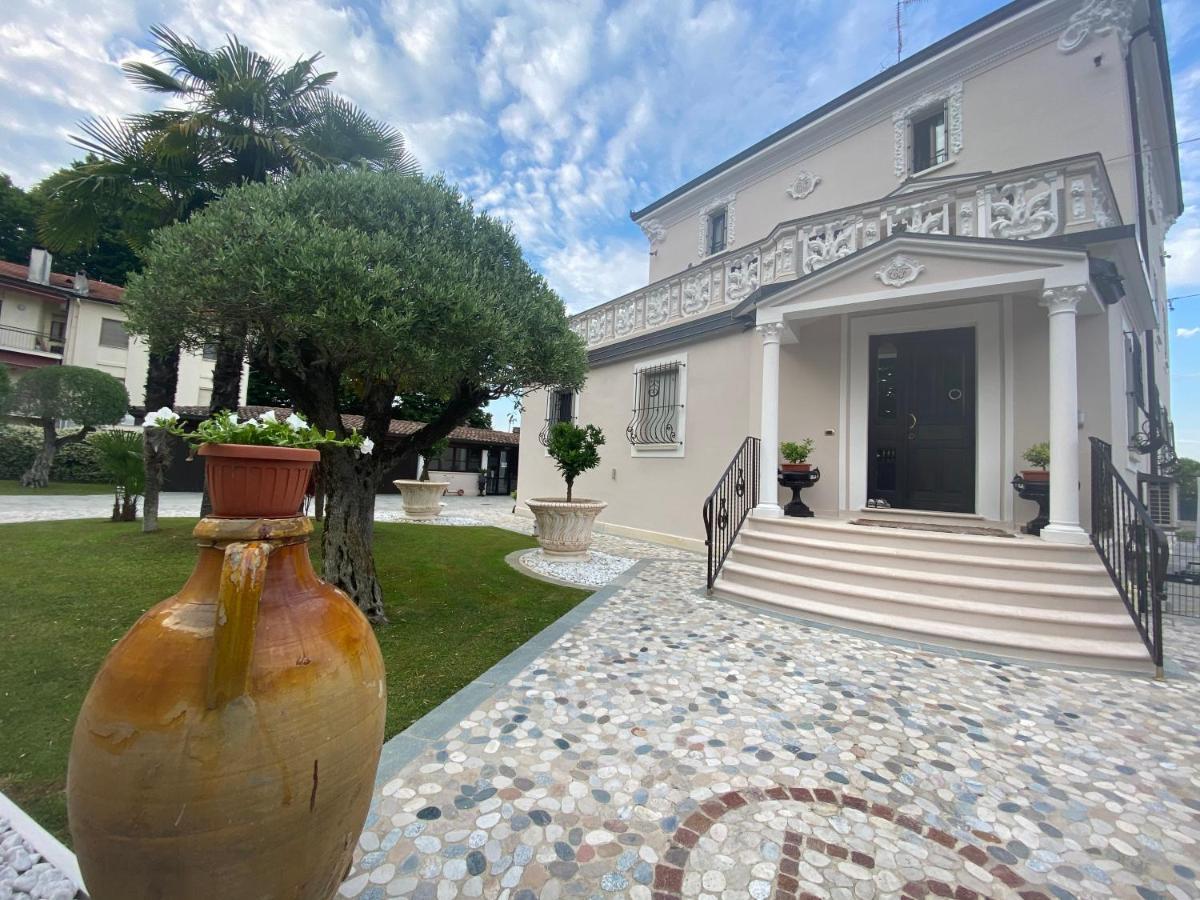 B&B Stazione Don Camillo Brescello Exteriör bild